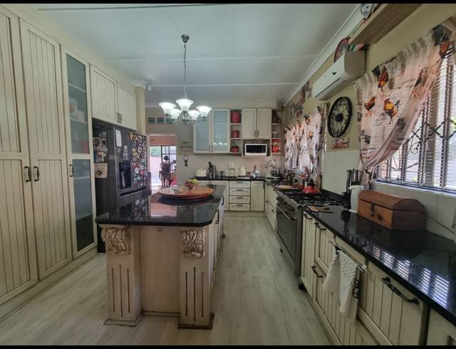 4 BEDROOM HOUSE FOR SALE IN VANDERBIJLPARK SW 1